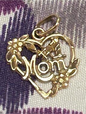 Solid 10K Gold #1 number one Mom Heart Pendant Charm Floral Design mothers day